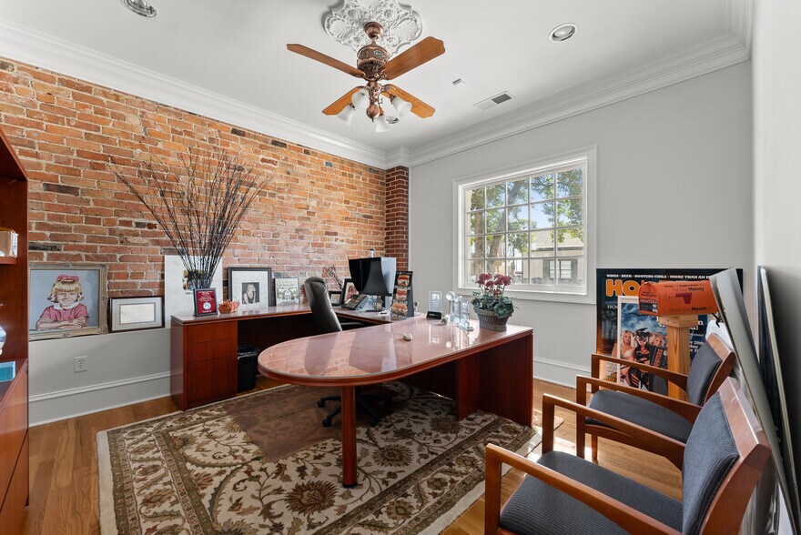 More Photos Of 163 Pike St, Lawrenceville Office For Lease