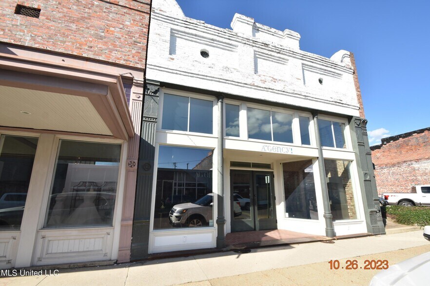More Photos Of 114 W Market St, Greenwood Loft Creative Space For Lease