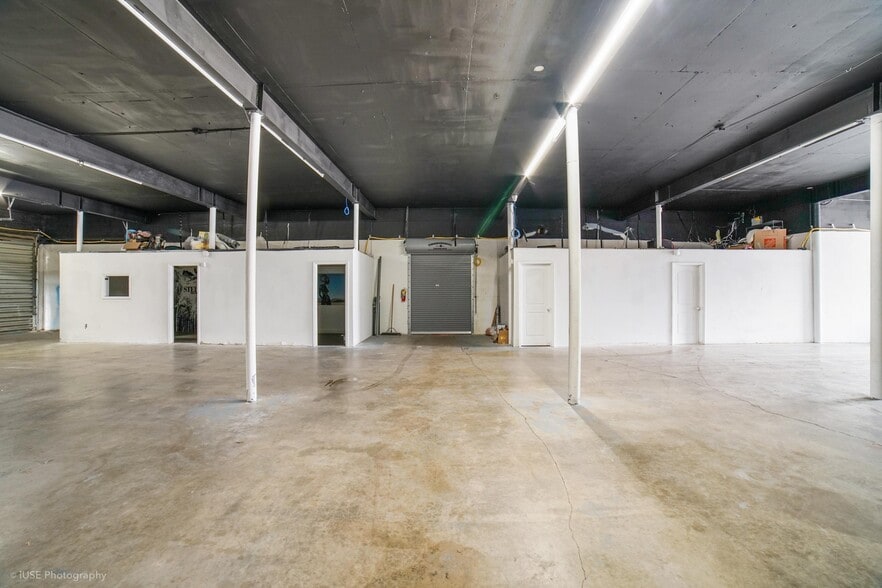 More Photos Of 450 W 28th St, Hialeah Warehouse For Lease