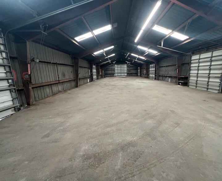More Photos Of 1420 Holly Road, Corpus Christi Warehouse For Lease