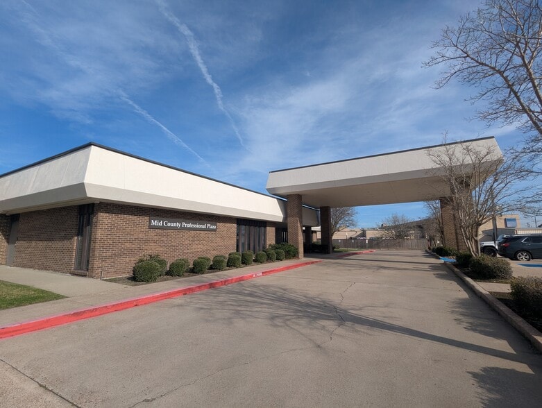 More Photos Of 1323 S 27th St, Nederland Medical For Sale