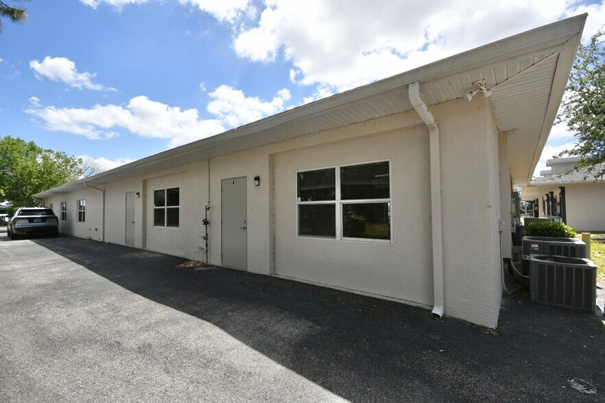 More Photos Of 1531 Rio De Janeiro Ave, Punta Gorda Storefront Retail Office For Lease