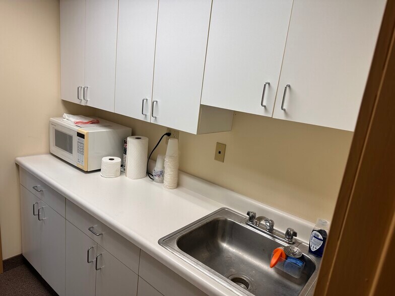 More Photos Of 1449 Old Waterbury Rd, Southbury Office For Lease