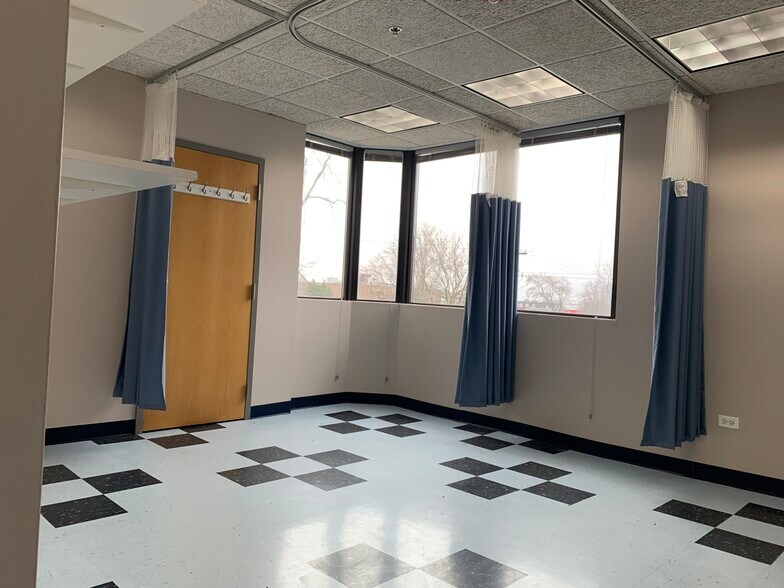 More Photos Of 519 N Cass Ave, Westmont Medical For Lease
