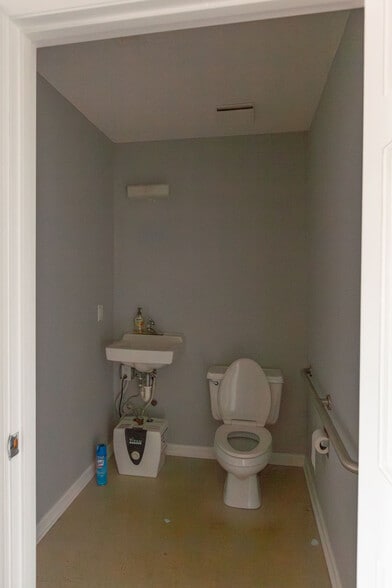 More Photos Of 101-111 Rankin Ave, Mount Holly Unknown For Lease