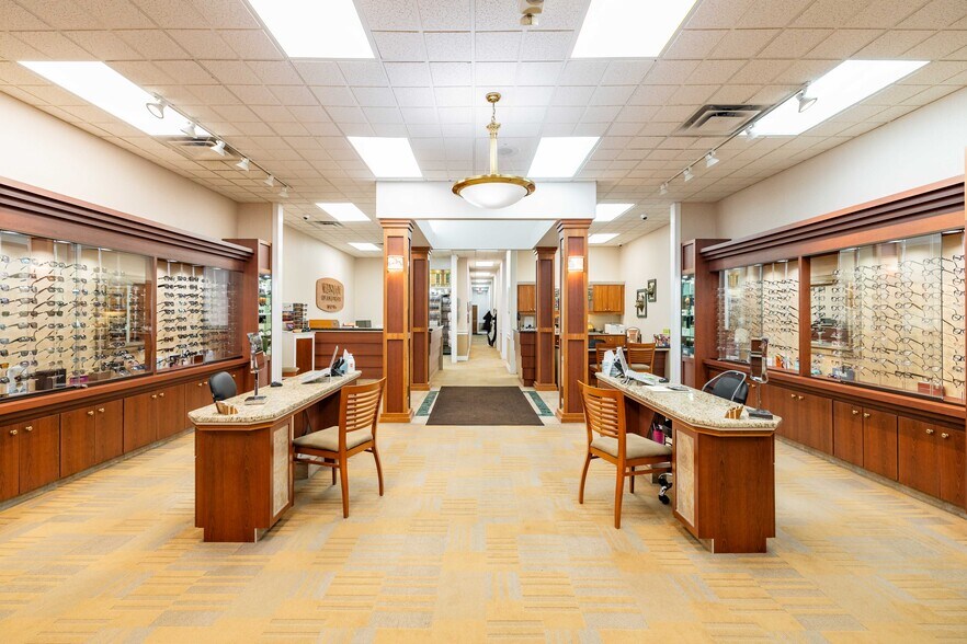 More Photos Of 220-222 S Main St, Rochester Medical For Lease