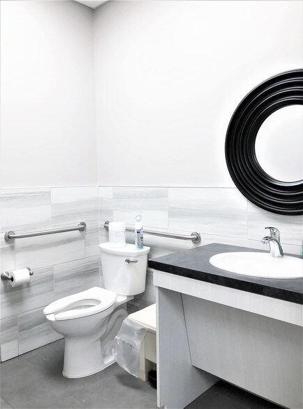 More Photos Of 4601 Old Shepard Place, Plano Medical For Sale