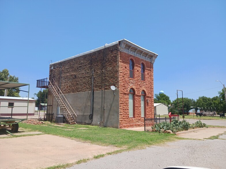 More Photos Of 106 Main St, Mulhall Lodge Meeting Hall For Sale
