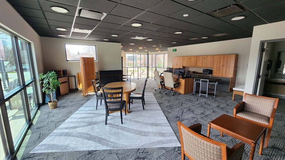 More Photos Of 805 George St, De Pere Office For Sale