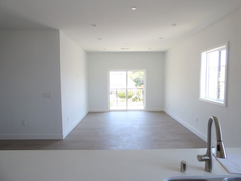 More Photos Of 1256 N Hobart Blvd, Los Angeles Apartments For Sale