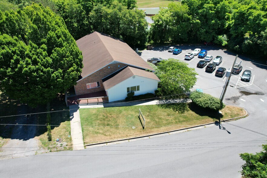 More Photos Of 1046 Terrace Dr, Marion Flex For Sale
