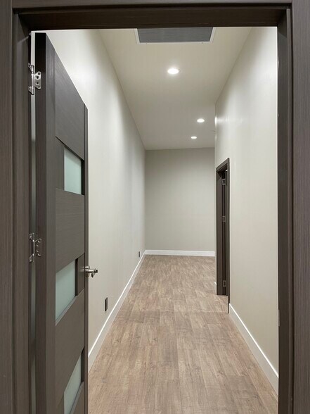 More Photos Of 5627 Cahuenga Blvd, North Hollywood Office For Sale