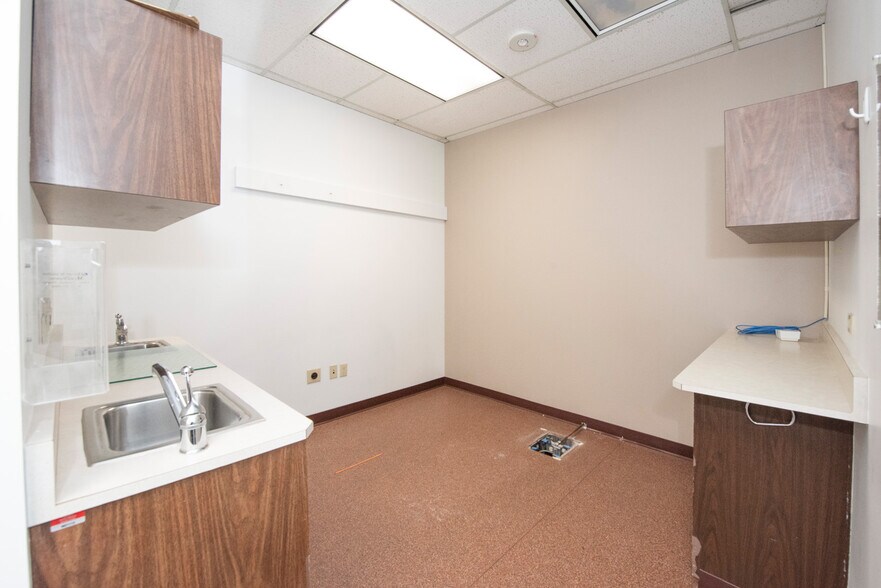 More Photos Of 4361 Boniface Pky, Anchorage Healthcare For Sale