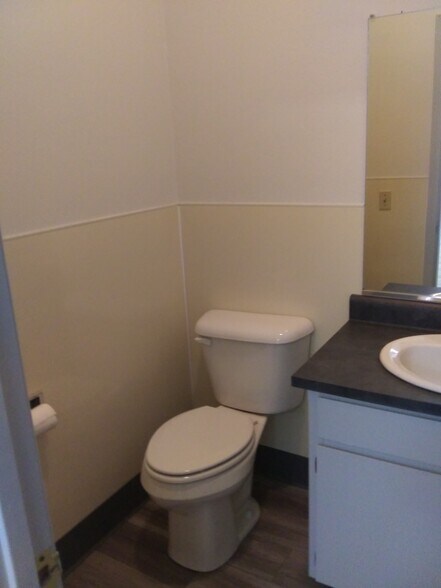 More Photos Of 11354-11406 Pleasant Valley Rd, Penn Valley Storefront Retail Office For Lease