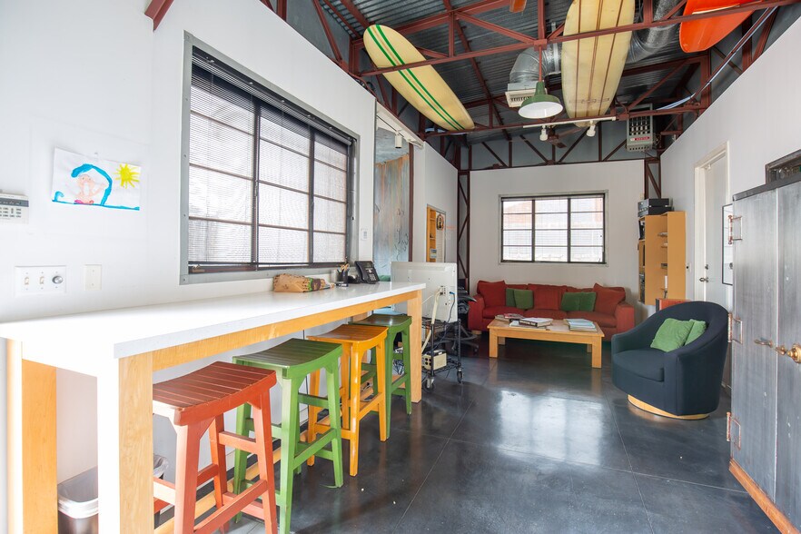More Photos Of 891 Abbot Kinney Blvd, Venice Loft Creative Space For Sale