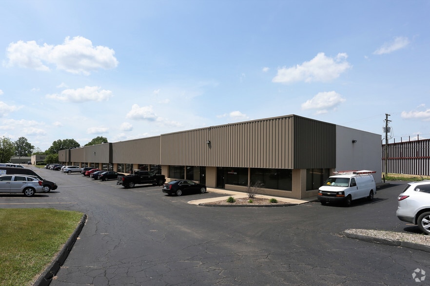 Primary Photo Of 3250 Old Farm Ln, Commerce Township Warehouse For Lease
