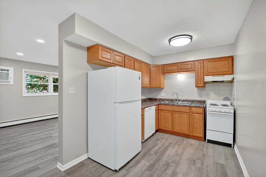 More Photos Of 800 13th St, West Des Moines Apartments For Sale