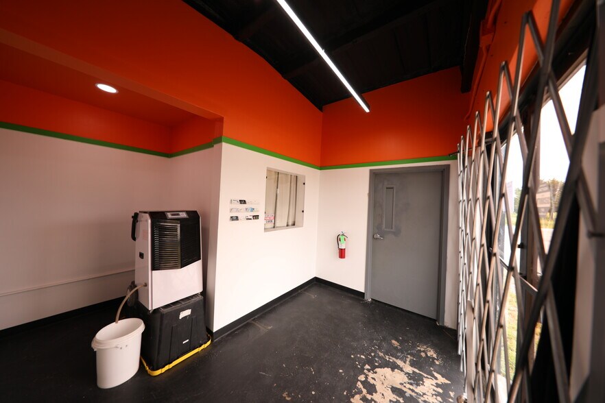More Photos Of 700 N Main St, Lexington Warehouse For Lease