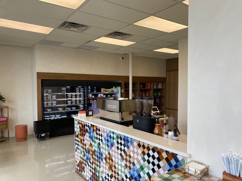 More Photos Of 735 N York Rd, Willow Grove Storefront For Sale