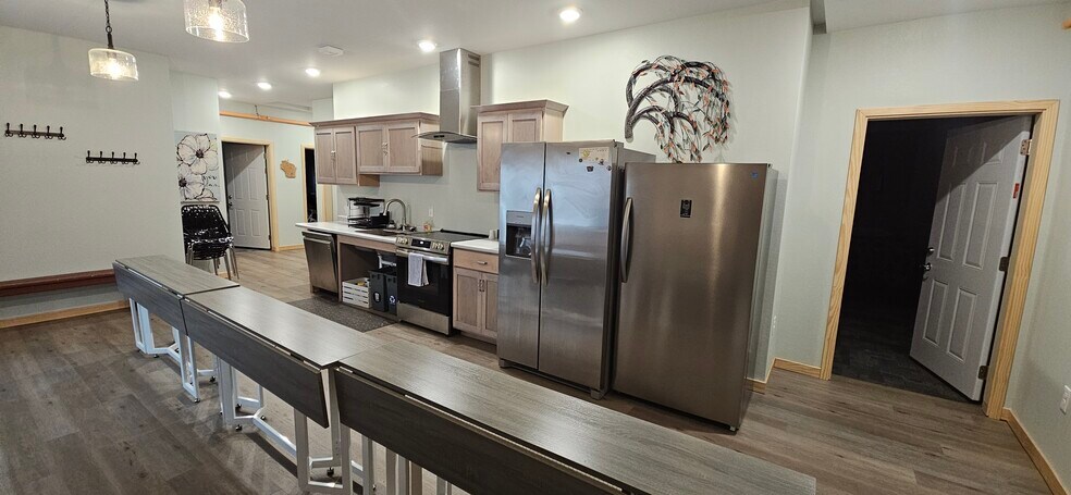 More Photos Of 2235 N Clairemont Ave, Eau Claire Freestanding For Sale