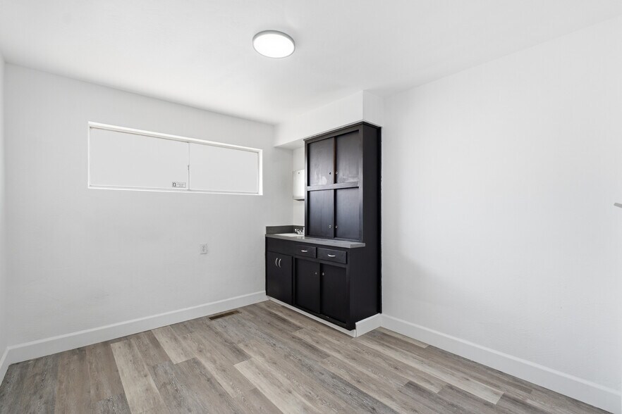 More Photos Of 1012 Hale Ave, Corcoran Office Residential For Sale