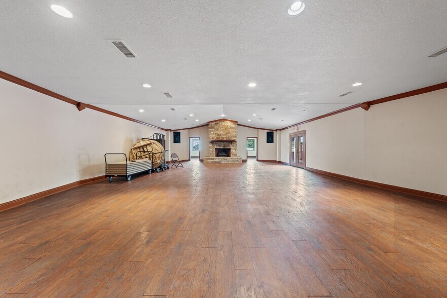 More Photos Of 6401 Rock Creek Rd, Waco Freestanding For Sale
