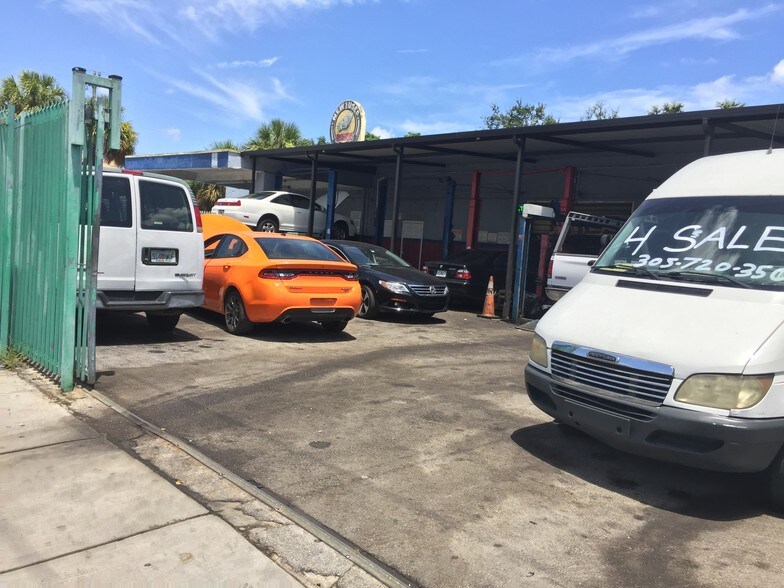 More Photos Of 3151 NW 17th Ave, Miami Auto Repair For Sale