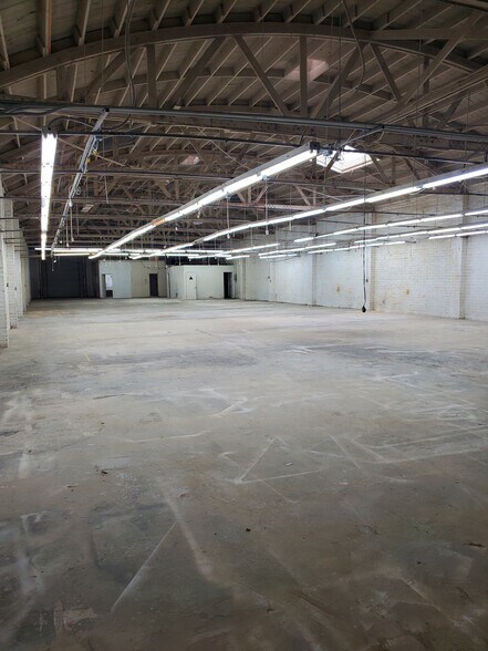 More Photos Of 6633 McKinley Ave, Los Angeles Manufacturing For Sale