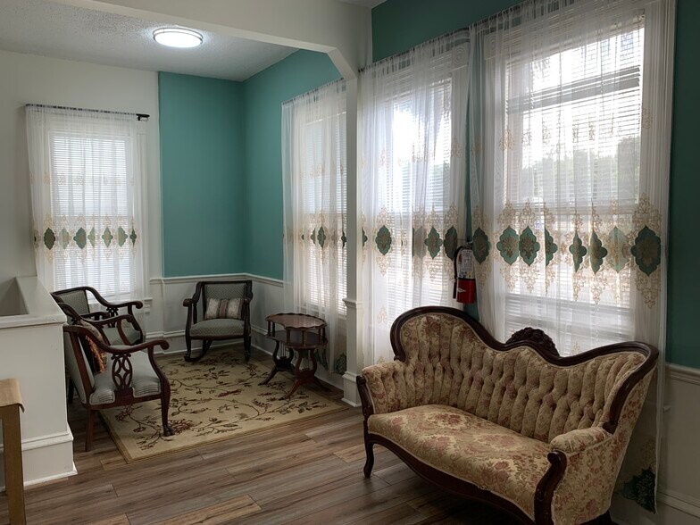 More Photos Of 725 E Silver Springs Blvd, Ocala Loft Creative Space For Sale