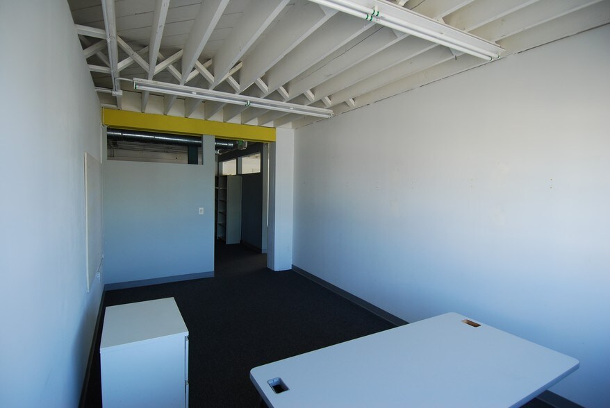 More Photos Of 865-867 Isabella St, Oakland Warehouse For Lease