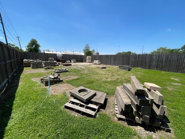 More Photos Of 7611 Schneider St, Houston Industrial For Sale