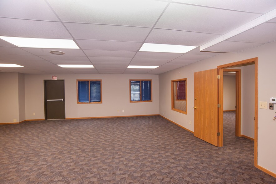 More Photos Of 8980 Hickman Rd, Clive Office For Sale