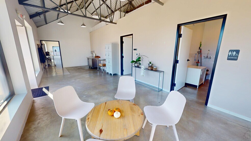 More Photos Of 1152 Webberville Rd, Austin Storefront Retail Office For Lease