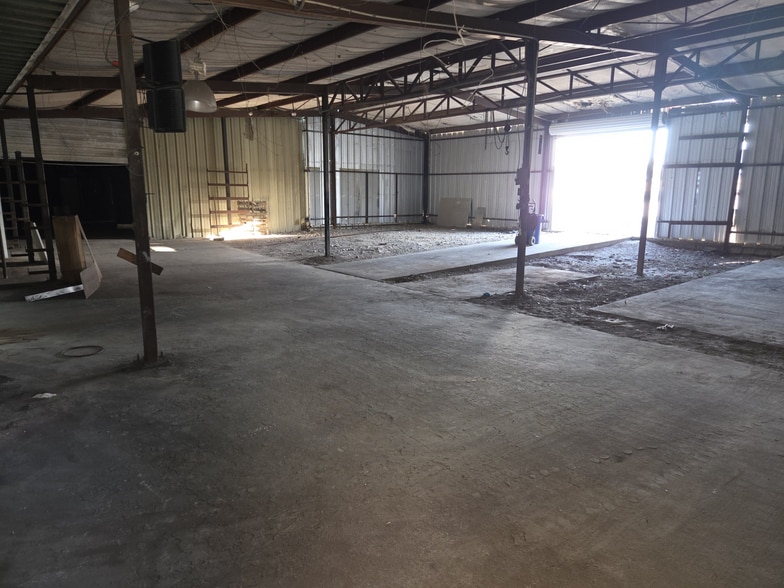 More Photos Of 2223 Hoffpauer Way, Sanger Manufacturing For Lease
