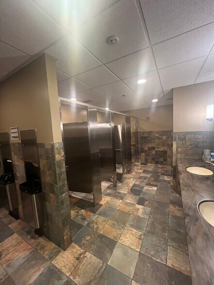 More Photos Of 4141 28th Ave S, Fargo Office For Lease