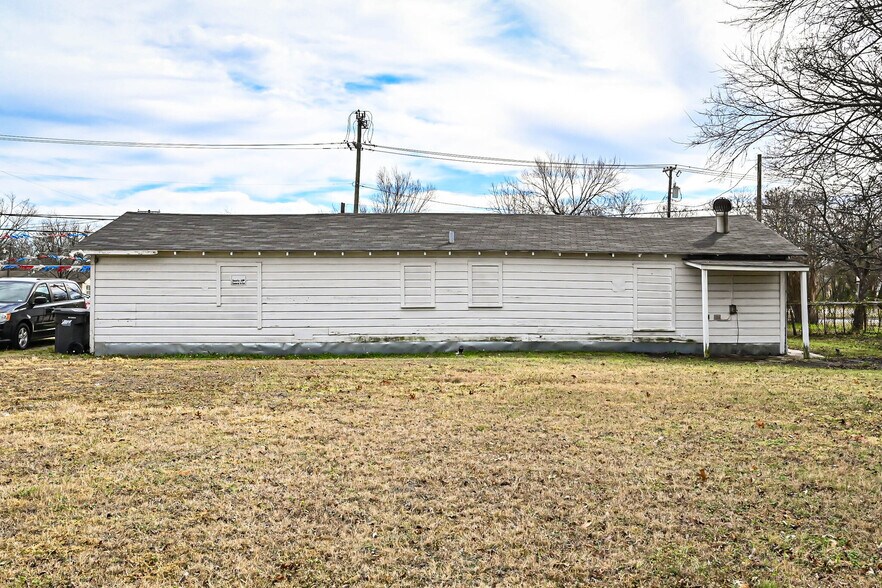 More Photos Of 600 W 13th Ave, Corsicana Flex For Sale