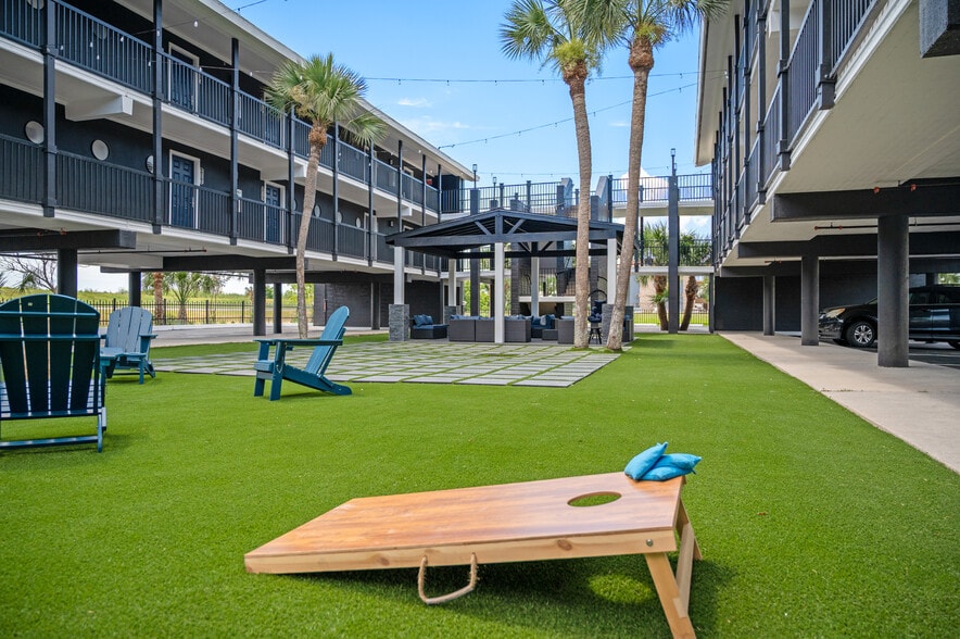 More Photos Of 928 Ferry Rd, Galveston Apartments For Sale
