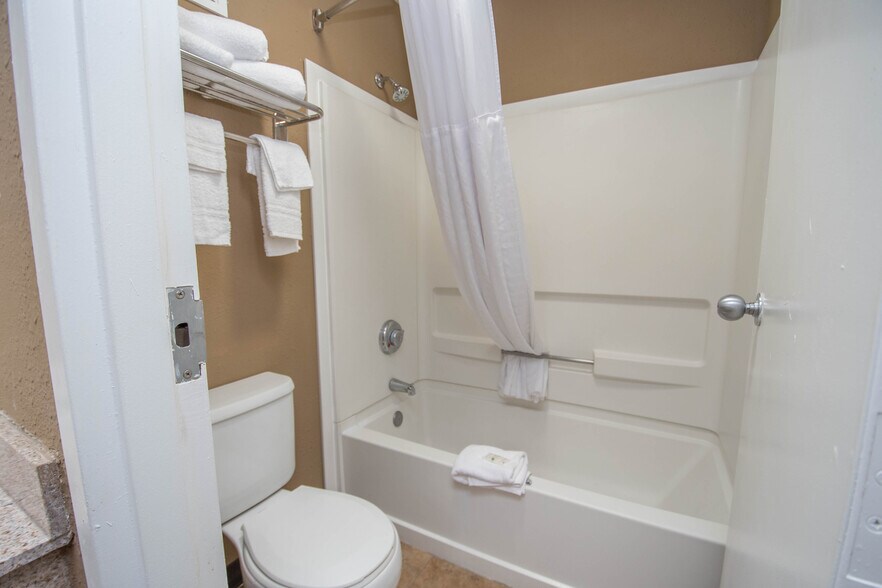 More Photos Of 750 Cobb Place Blvd NW, Kennesaw Hotel For Sale