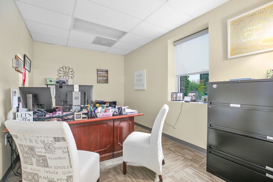 More Photos Of 107 Olde Greenwich Dr, Fredericksburg Office For Sale