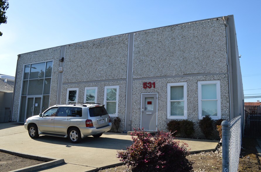 More Photos Of 531 Airport Blvd, South San Francisco Manufacturing For Lease