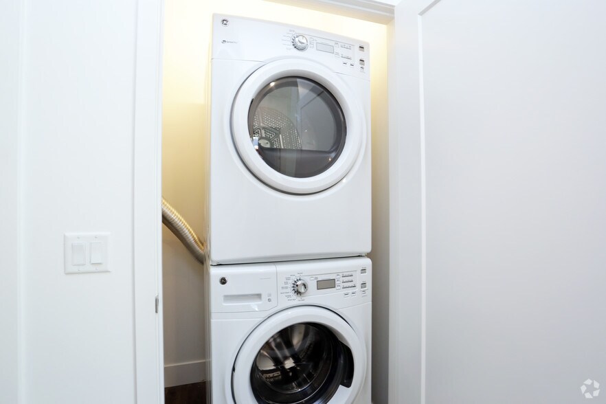 More Photos Of 1415 Cuming St NE, Omaha Apartments For Lease