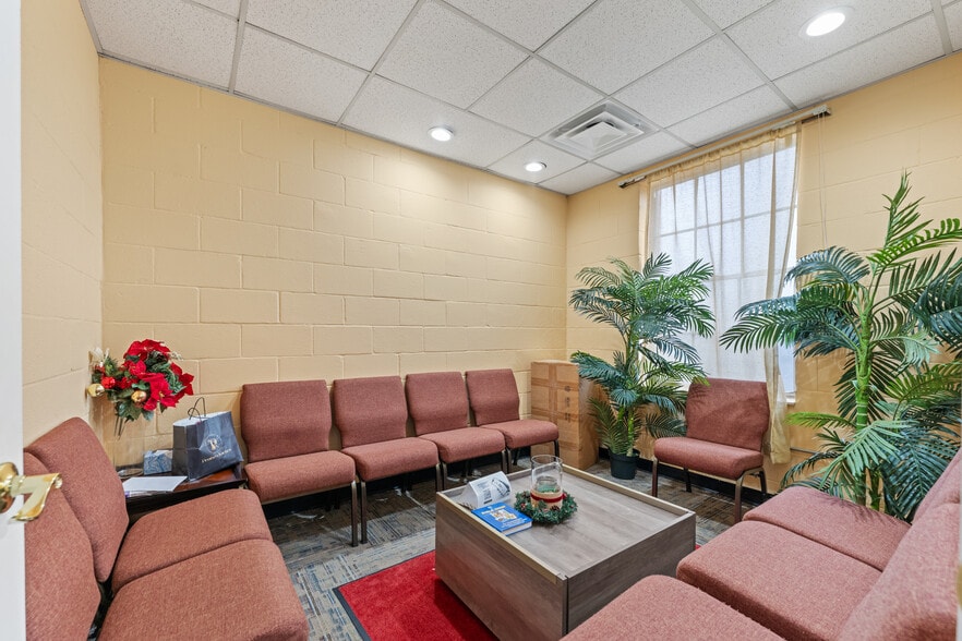 More Photos Of 3411 Covington Pike, Memphis Religious Facility For Sale