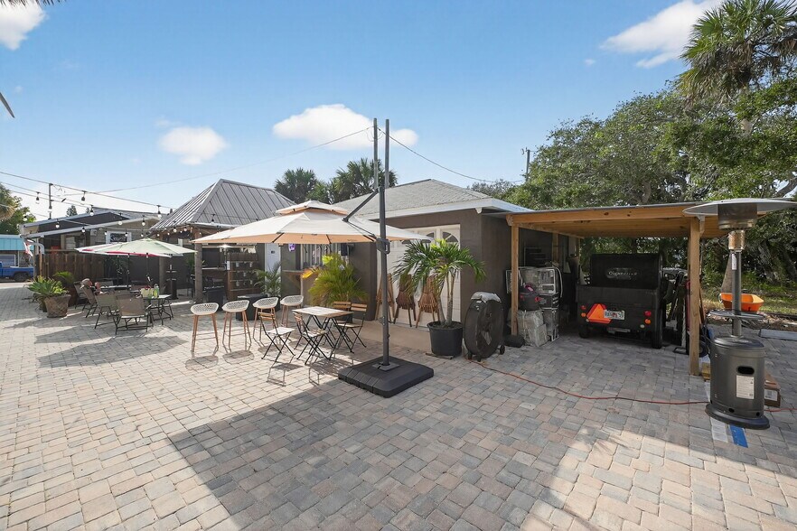 More Photos Of 314 Flagler Ave, New Smyrna Beach Storefront For Sale