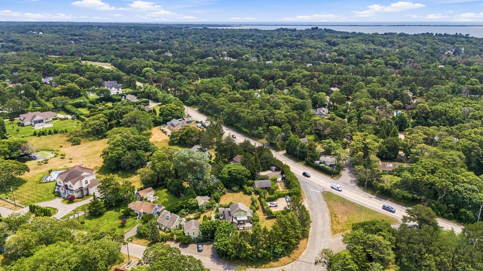 More Photos Of 127 Inlet Rd W, Hampton Bays Hospitality For Sale