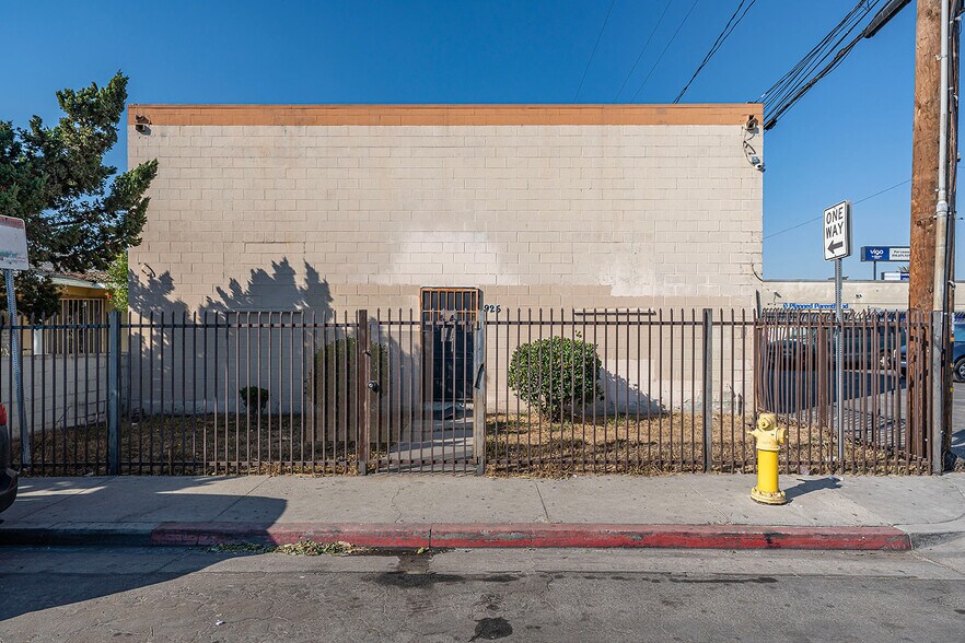 More Photos Of 925 S Vancouver Ave, East Los Angeles Industrial For Sale
