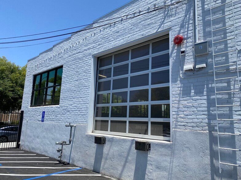 More Photos Of 633 S San Fernando Blvd, Burbank Flex For Sale