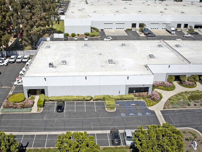 More Photos Of 6801-6819 E Gage Ave, Commerce Light Distribution For Lease