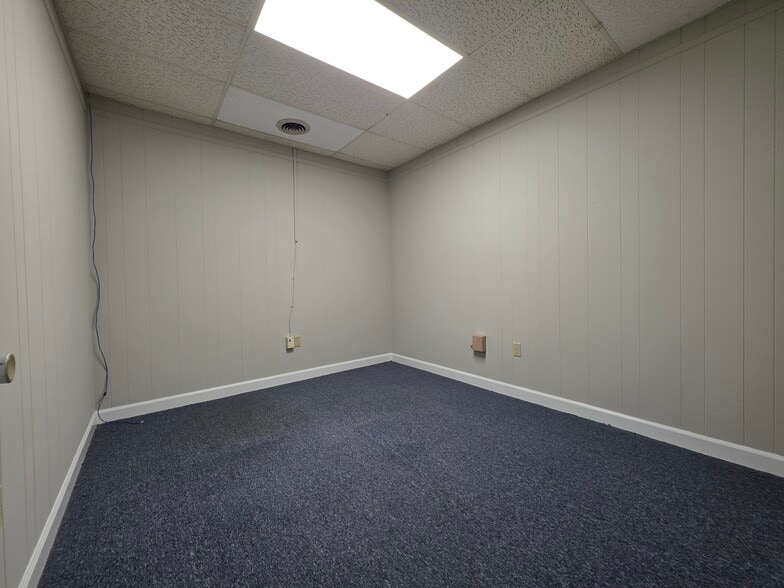More Photos Of 404 St Andrews Dr, Greenville Office For Lease