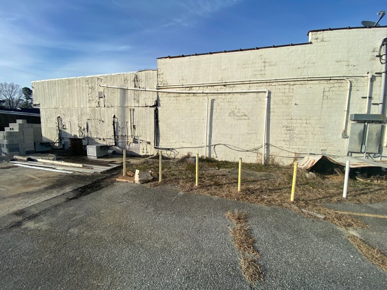 More Photos Of 202 Pine st, Pink Hill Flex For Sale