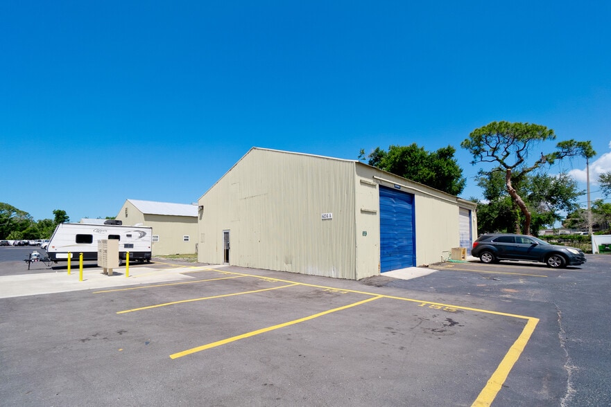 More Photos Of 6152 15th St E, Bradenton Warehouse For Lease